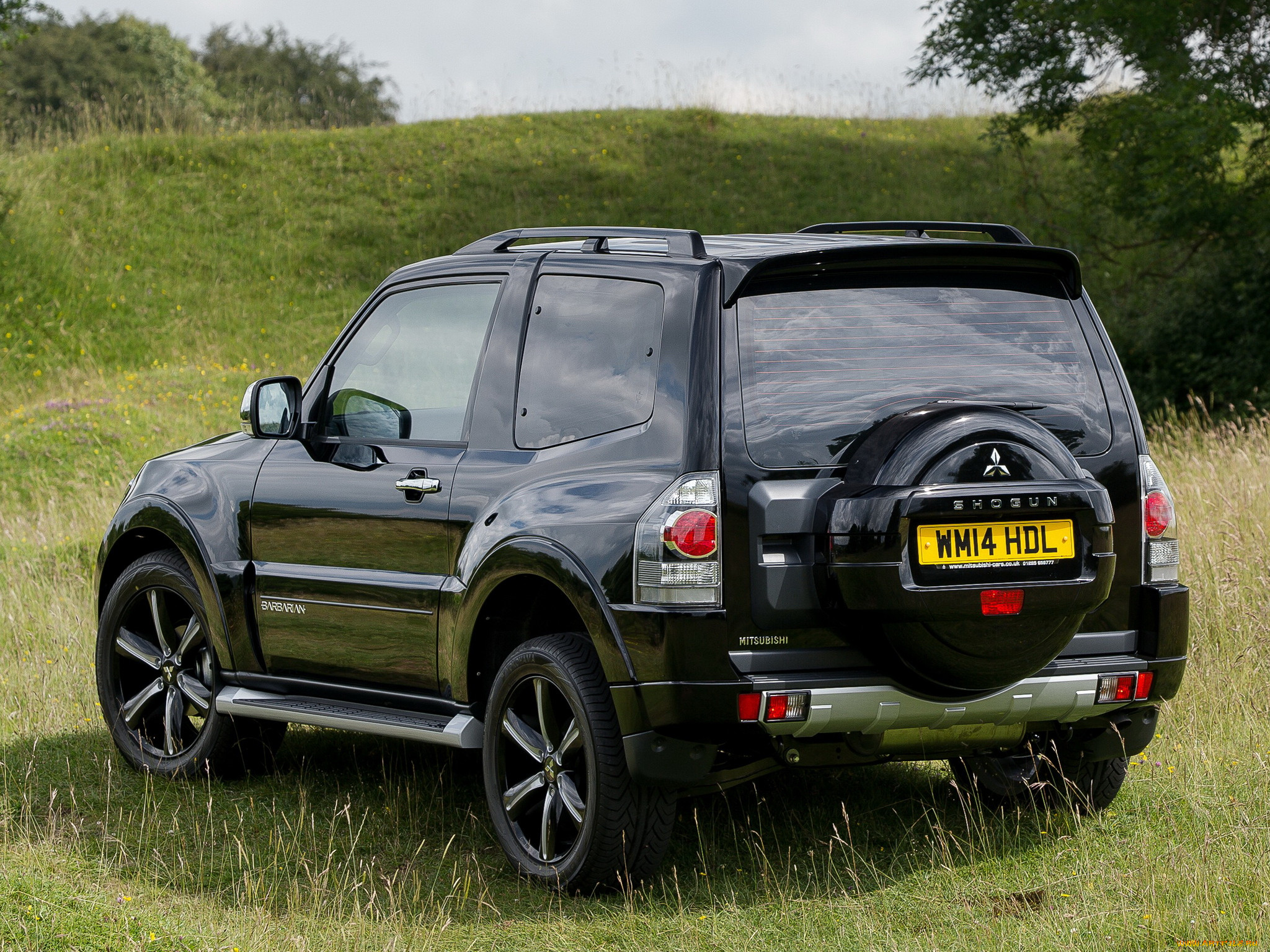 Мицубиси паджеро находится. Mitsubishi Pajero. Mitsubishi Shogun. Джип Митсубиси Шогун. Mitsubishi Pajero Shogun.